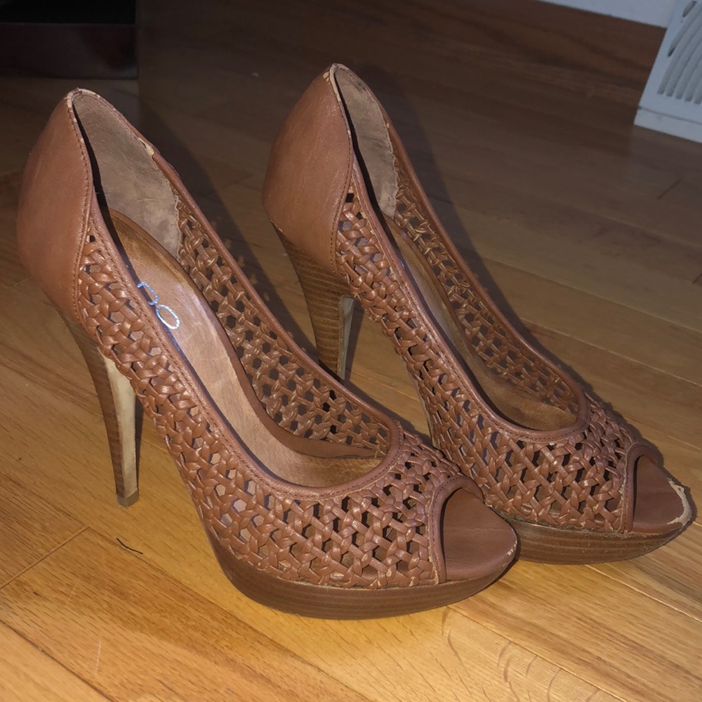 Aldo Basket Weave Peep Toe Heel in Camel